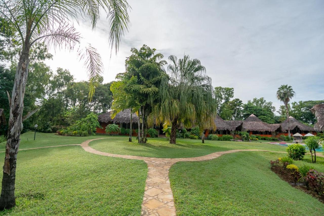 Loharano Lodge Nosy-Be Exteriör bild